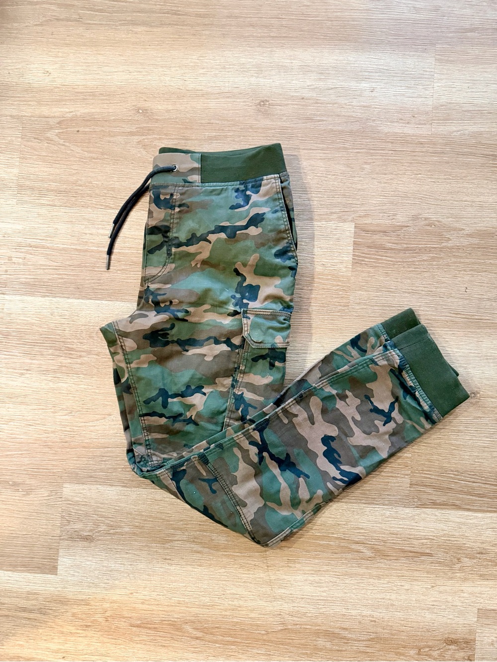 H&M Mens Camo cargo jogger (Small)